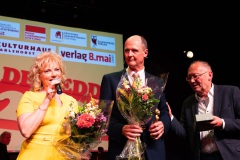 Preisverleihung und Gratulation an Reiner Kröhnert